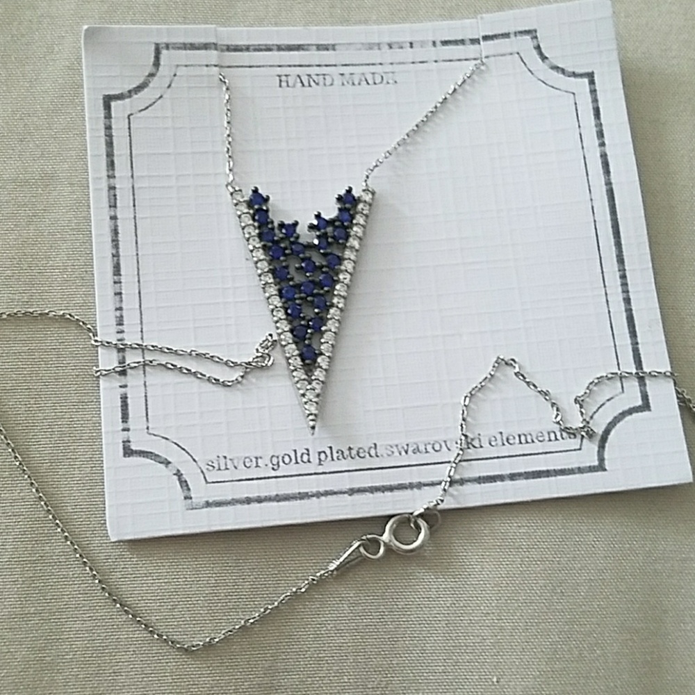 Very delicate Swarowki element necklace